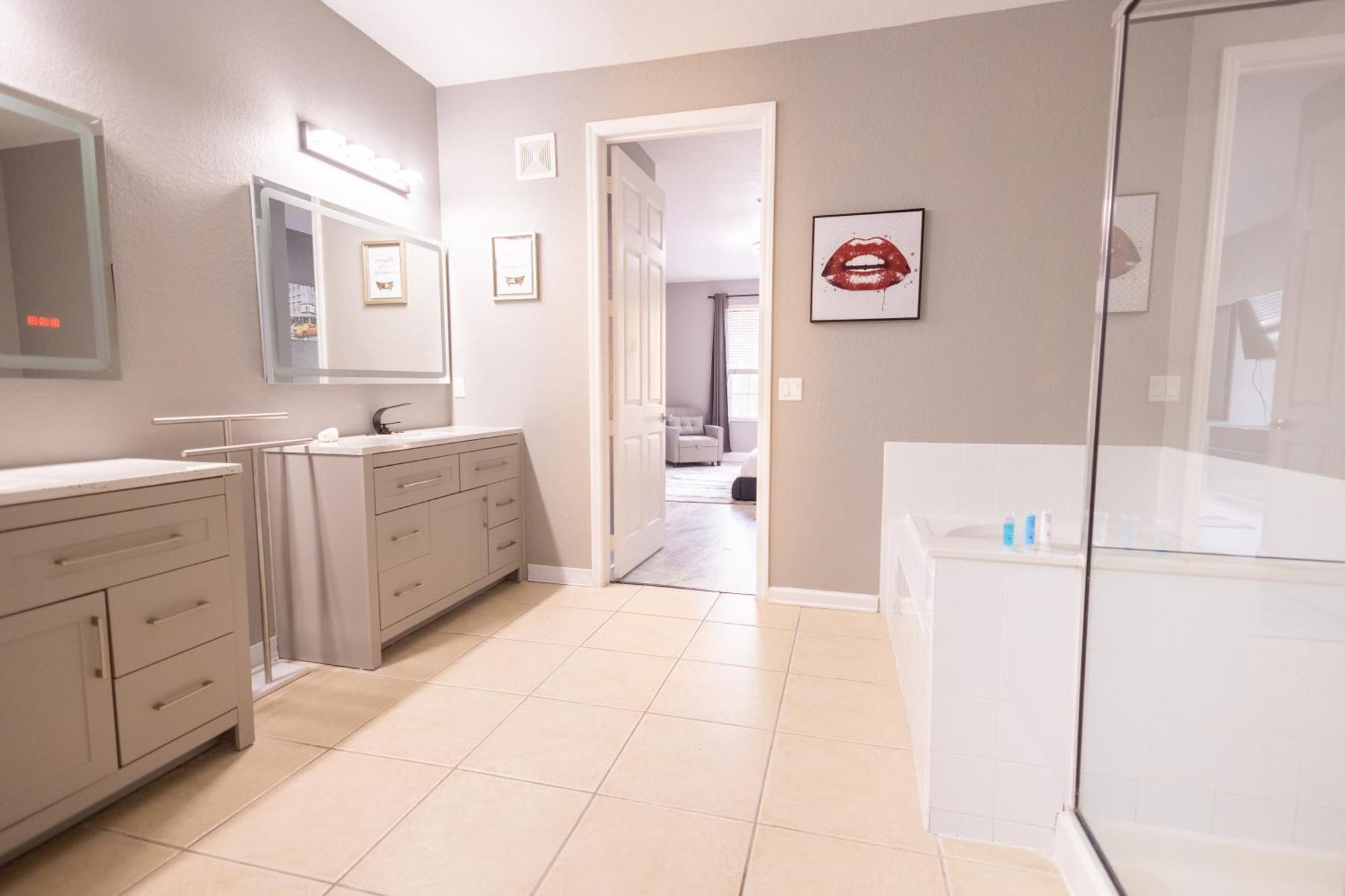 Disney Parks- International Dr - Orlando Luxury Condominium- Fully Equipped - 3Bed & 2 Bath- Exterior photo