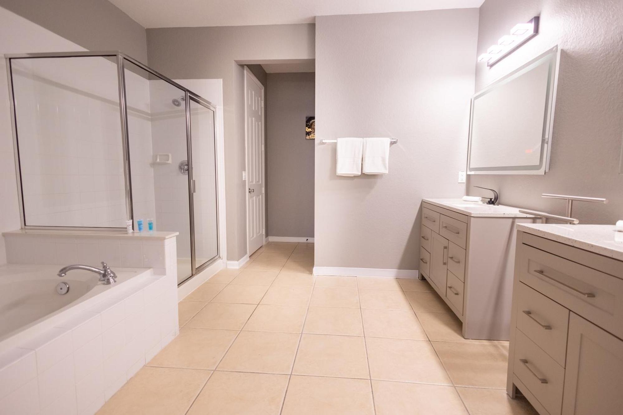 Disney Parks- International Dr - Orlando Luxury Condominium- Fully Equipped - 3Bed & 2 Bath- Exterior photo